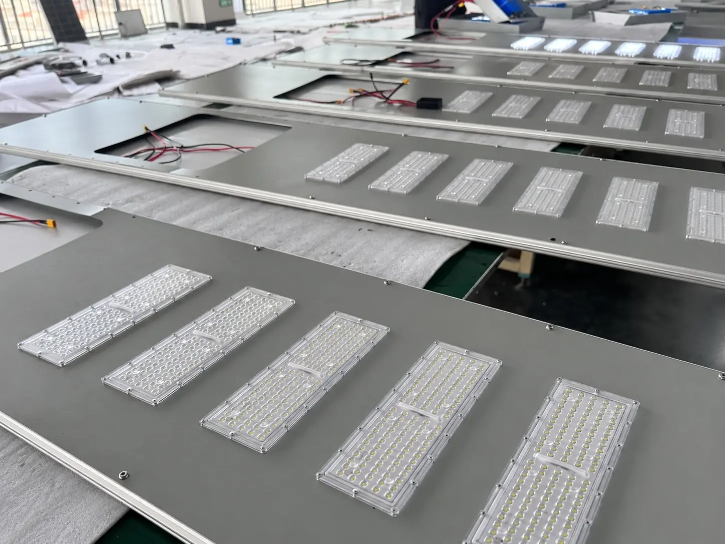 300W solar street lights for Kenyan on production